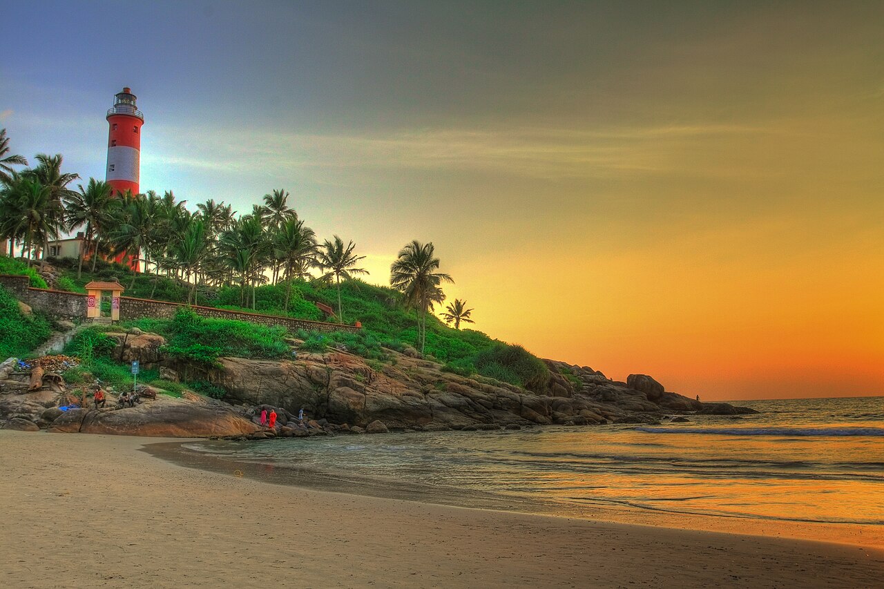 5 Nights / 6 Days - Munnar 02N + Thekkady 01N + Houseboat 01N + Kovalam 1N